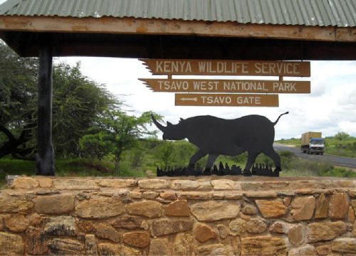 25 km (15~minute drive)