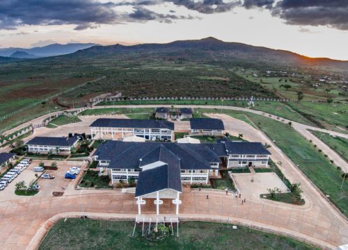 3 km (3~minute drive)